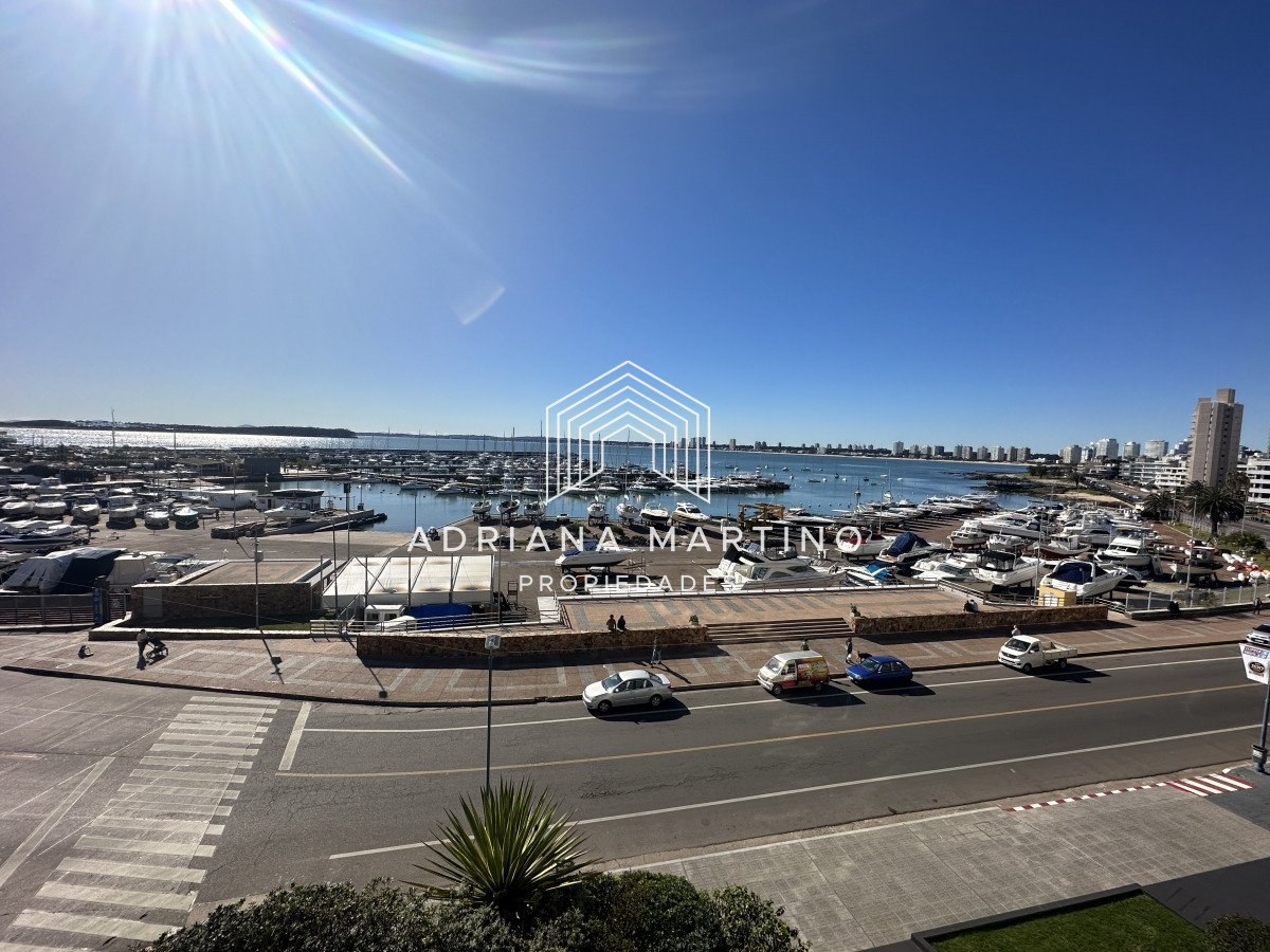 Hermosa y amplia unidad de lujo en el Puerto de Punta del Este