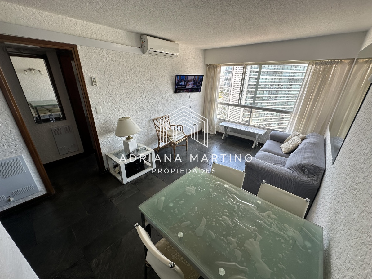 Hermoso apartamento en primera línea playa brava 