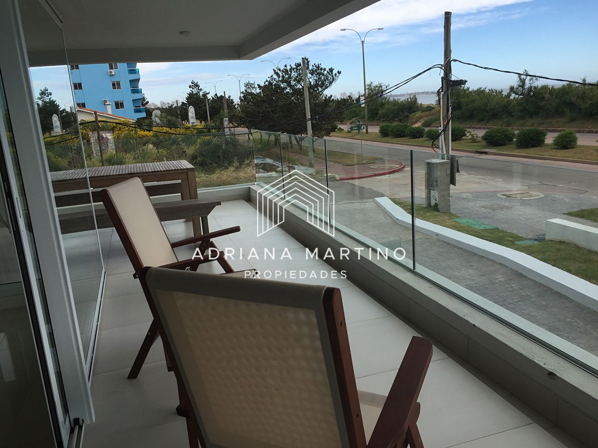 Excelente oportunidad, apartamento en mansa Punta del Este frente al mar!! 