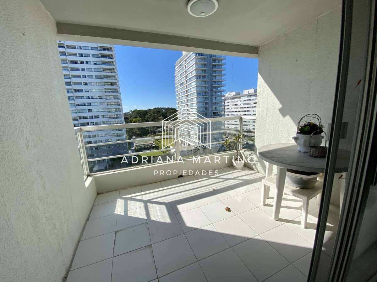 Confortable apartamento ubicado en Roosevelt-Punta del Este. 