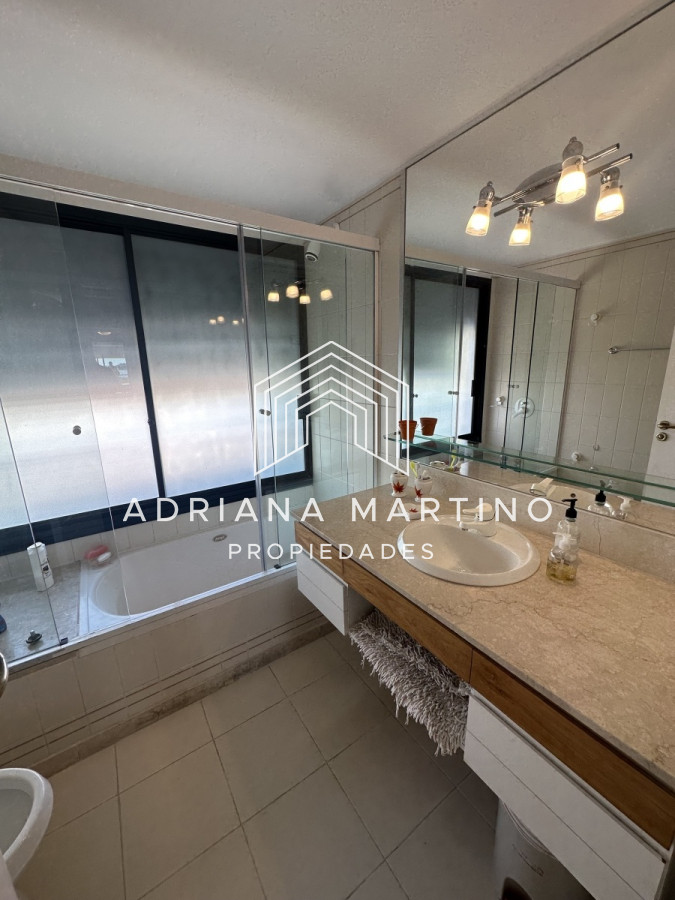 Apartamento ID.70421 - Hermosa y amplia unidad de lujo en el Puerto de Punta del Este