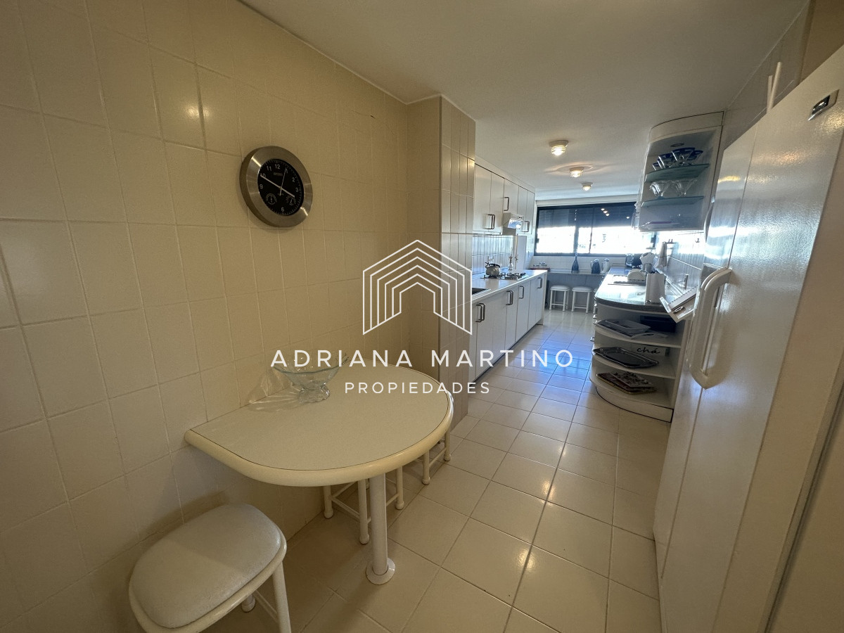 Apartamento ID.70421 - Hermosa y amplia unidad de lujo en el Puerto de Punta del Este