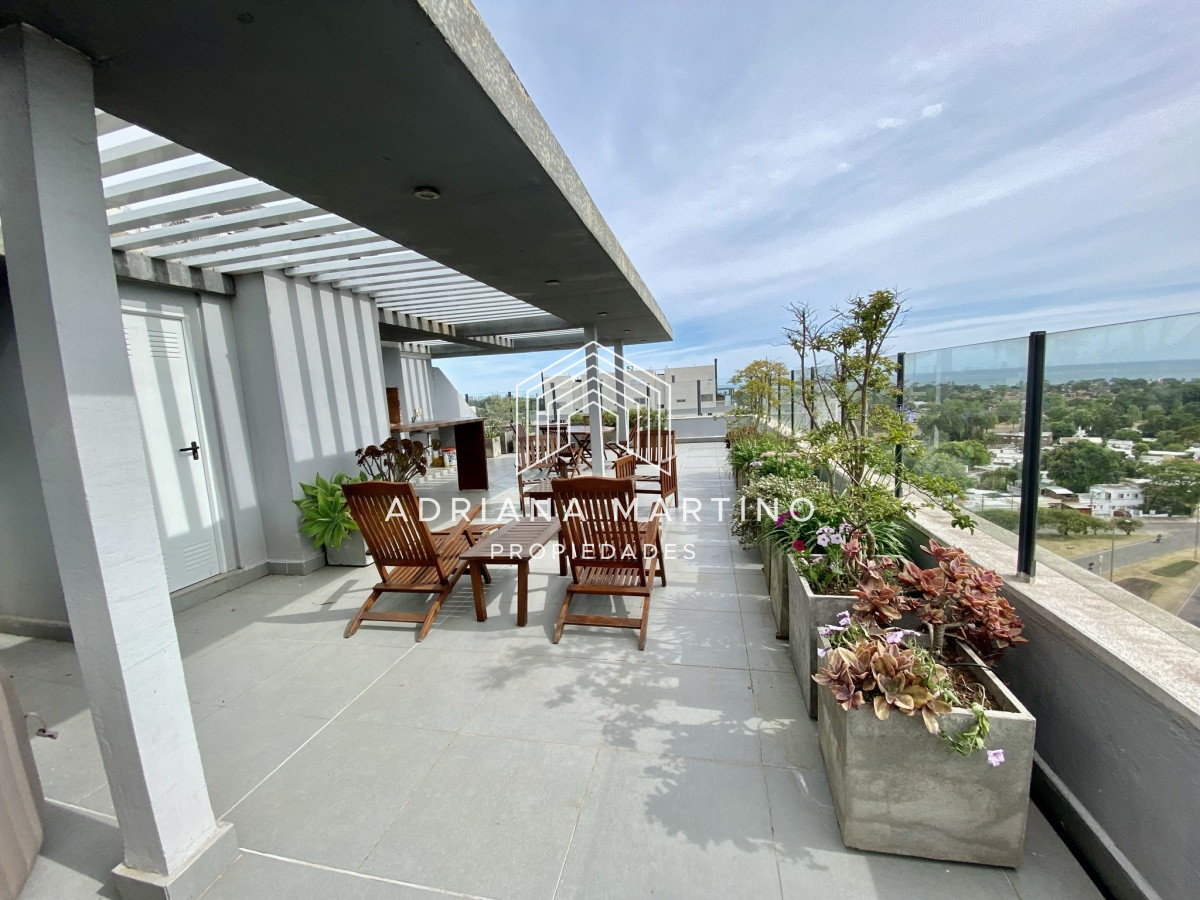 Apartamento ID.69426 - Excelente Pent House con hermosa vista al mar y espectacular terraza con yacuzzi.