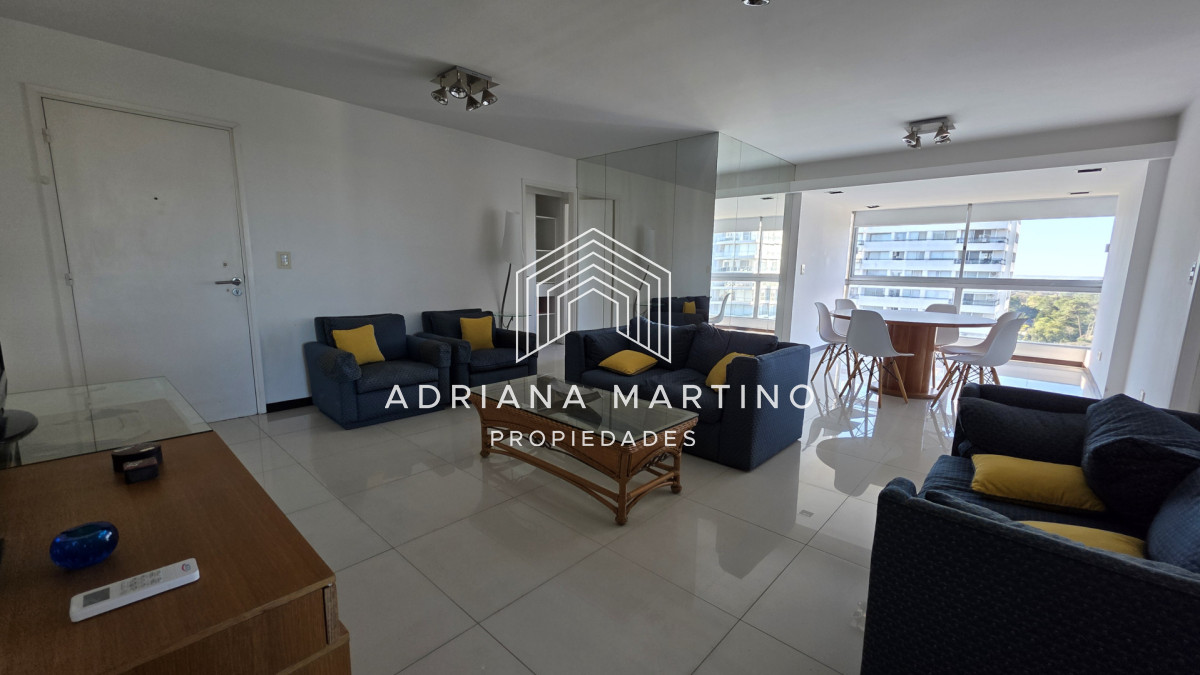 Apartamento ID.71713 - Amplio y luminoso Apto de 3 dormitorios, sobre Roosevelt