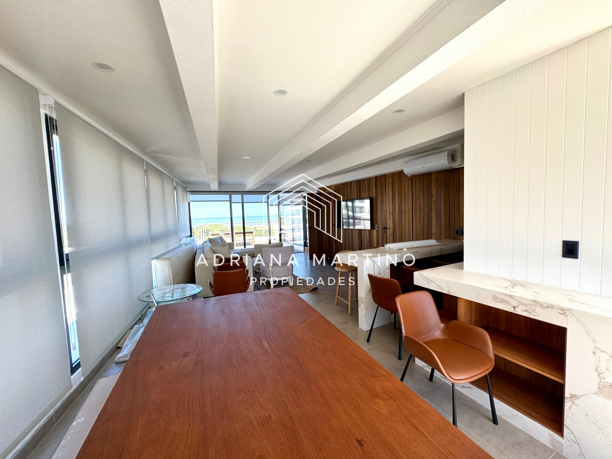 Apartamento ID.71107 - Excelente penthouse duplex en primera línea playa brava 