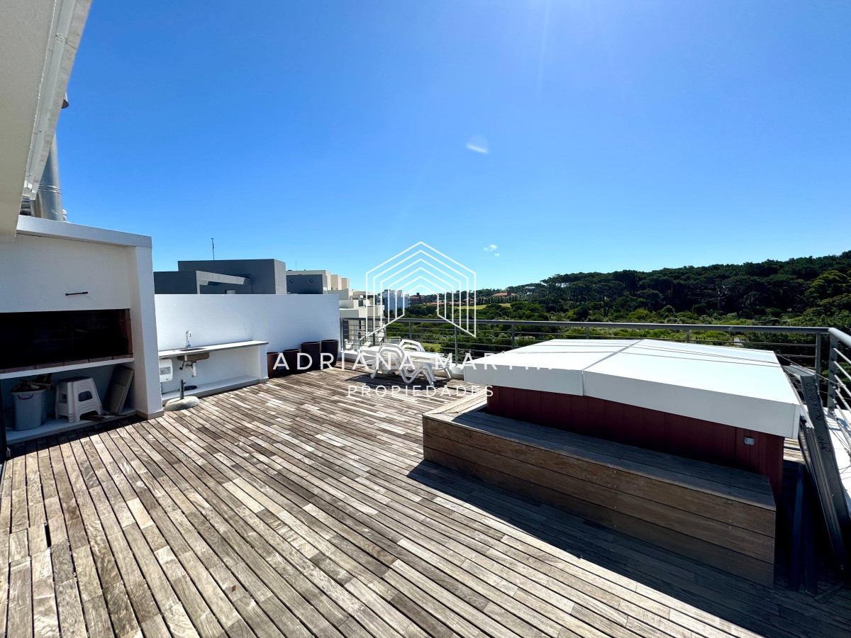 Apartamento ID.71107 - Excelente penthouse duplex en primera línea playa brava 