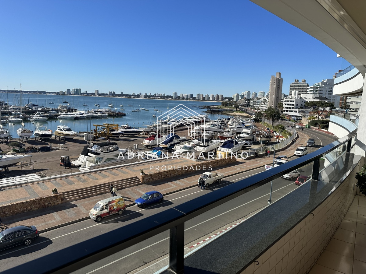 Apartamento ID.70421 - Hermosa y amplia unidad de lujo en el Puerto de Punta del Este