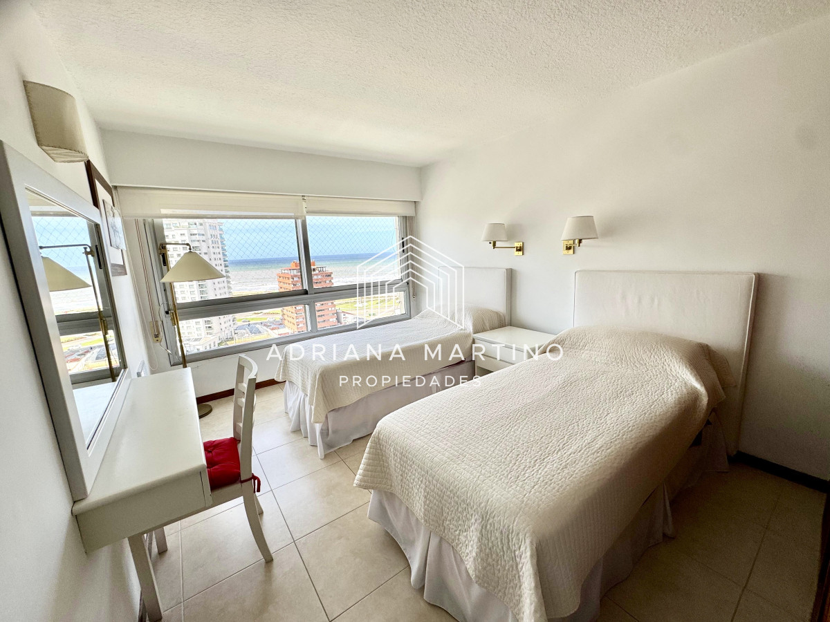 Apartamento ID.71489 - Apartamento en venta – Primera línea Playa Mansa, Punta del Este