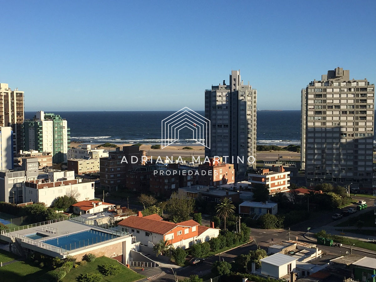 Apartamento ID.33199 - Hermoso apartamento sobre Av. Chiverta Punta del Este.