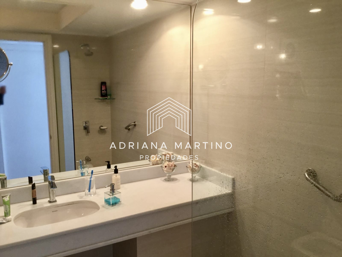 Apartamento ID.37813 - Apartamento en Venta – Primera Línea Playa Mansa, Punta del Este