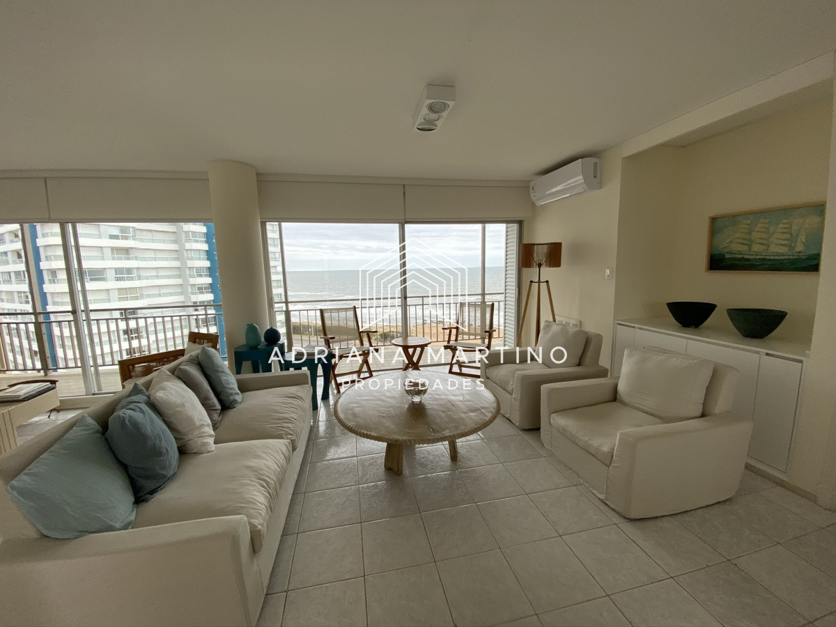 Apartamento ID.37621 - Cómoda planta en primera línea playa brava 