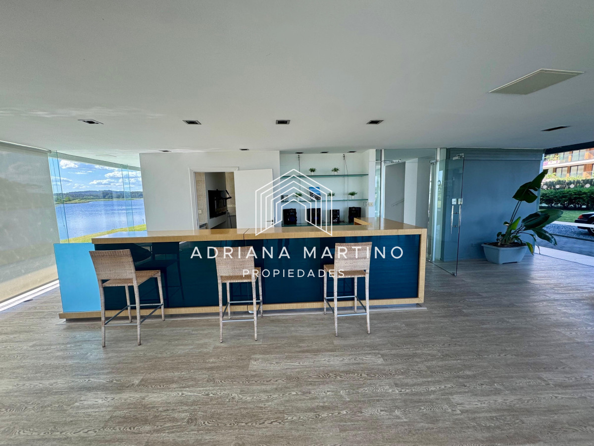 Apartamento ID.67231 - Espectacular Pent House en mansa con vista a la laguna.