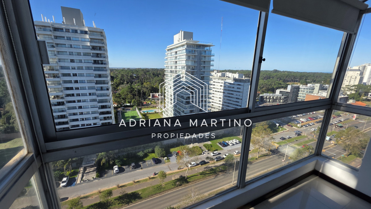 Apartamento ID.71713 - Amplio y luminoso Apto de 3 dormitorios, sobre Roosevelt