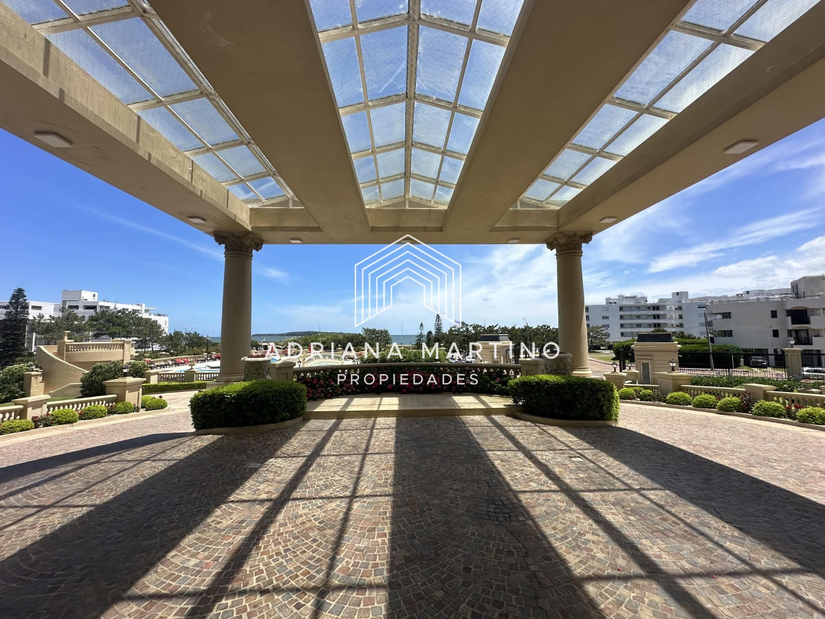 Apartamento ID.69475 - Espectacular apartamento en Mansa Punta del Este, con vista panorámica al mar. 