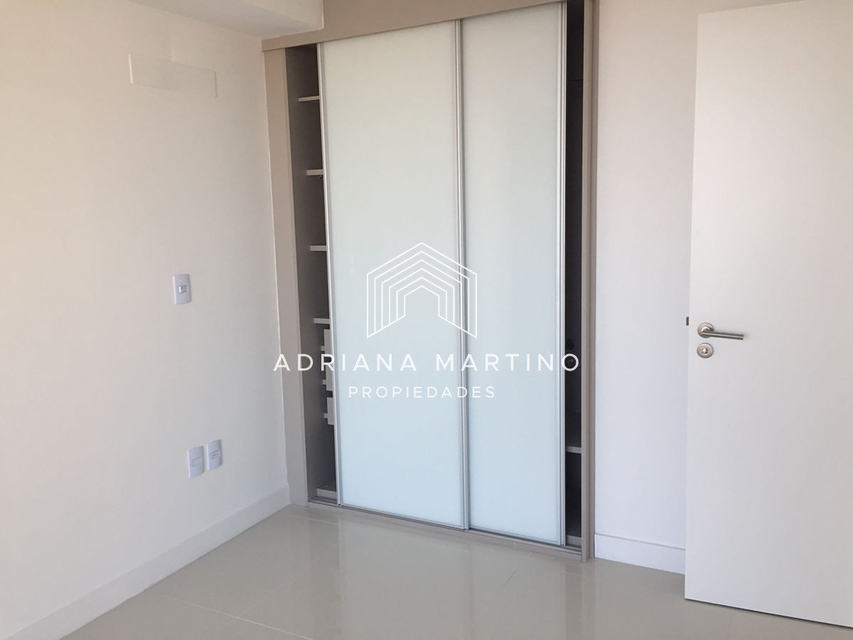 Apartamento ID.36944 - Hermoso apartamento ubicado en Av. Chiverta Punta del Este.