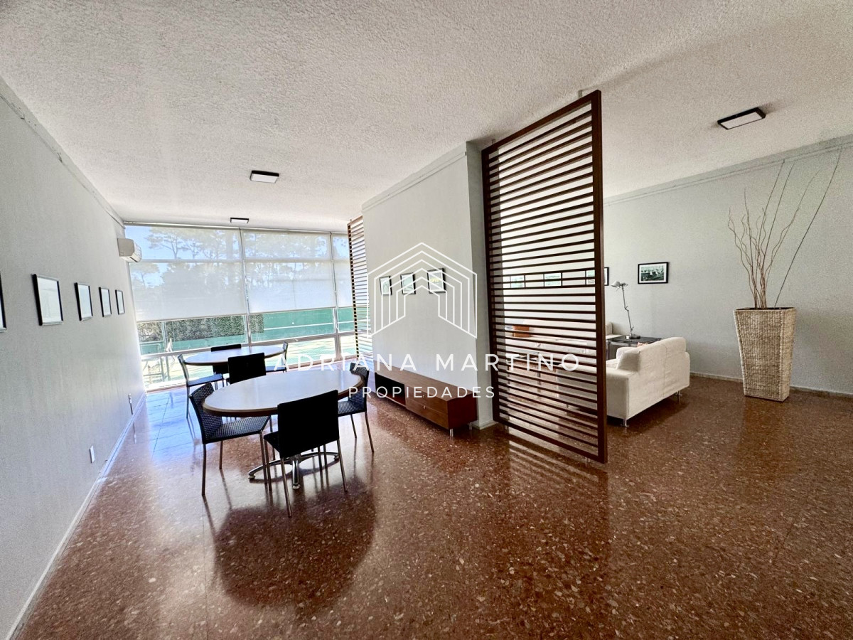 Apartamento ID.71488 - Apartamento en Venta – Punta del Este, Av. Roosevelt