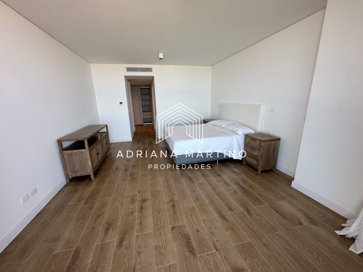 Apartamento ID.70272 - Apartamento de categoría en primera línea brava 