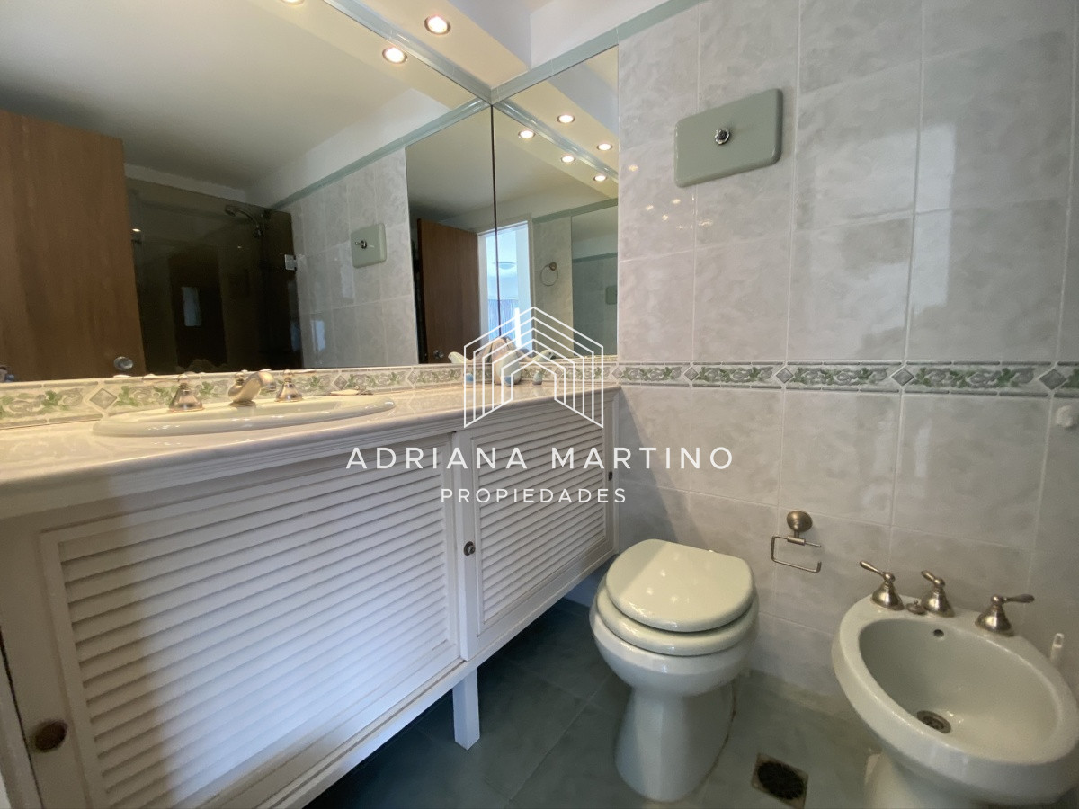 Apartamento ID.37016 - Hermoso y muy confortable apartamento en península con excelente vista al mar.