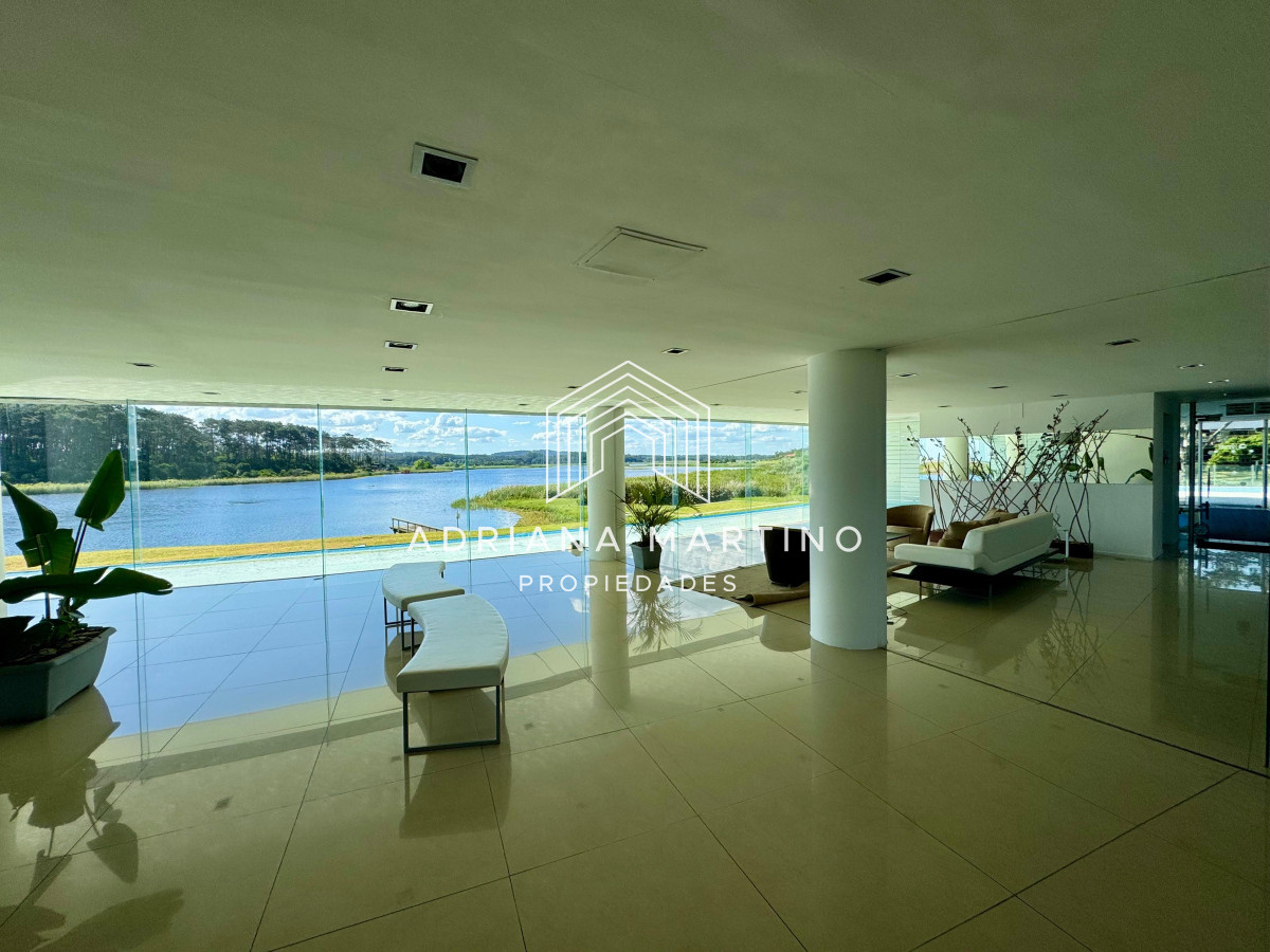 Apartamento ID.67231 - Espectacular Pent House en mansa con vista a la laguna.