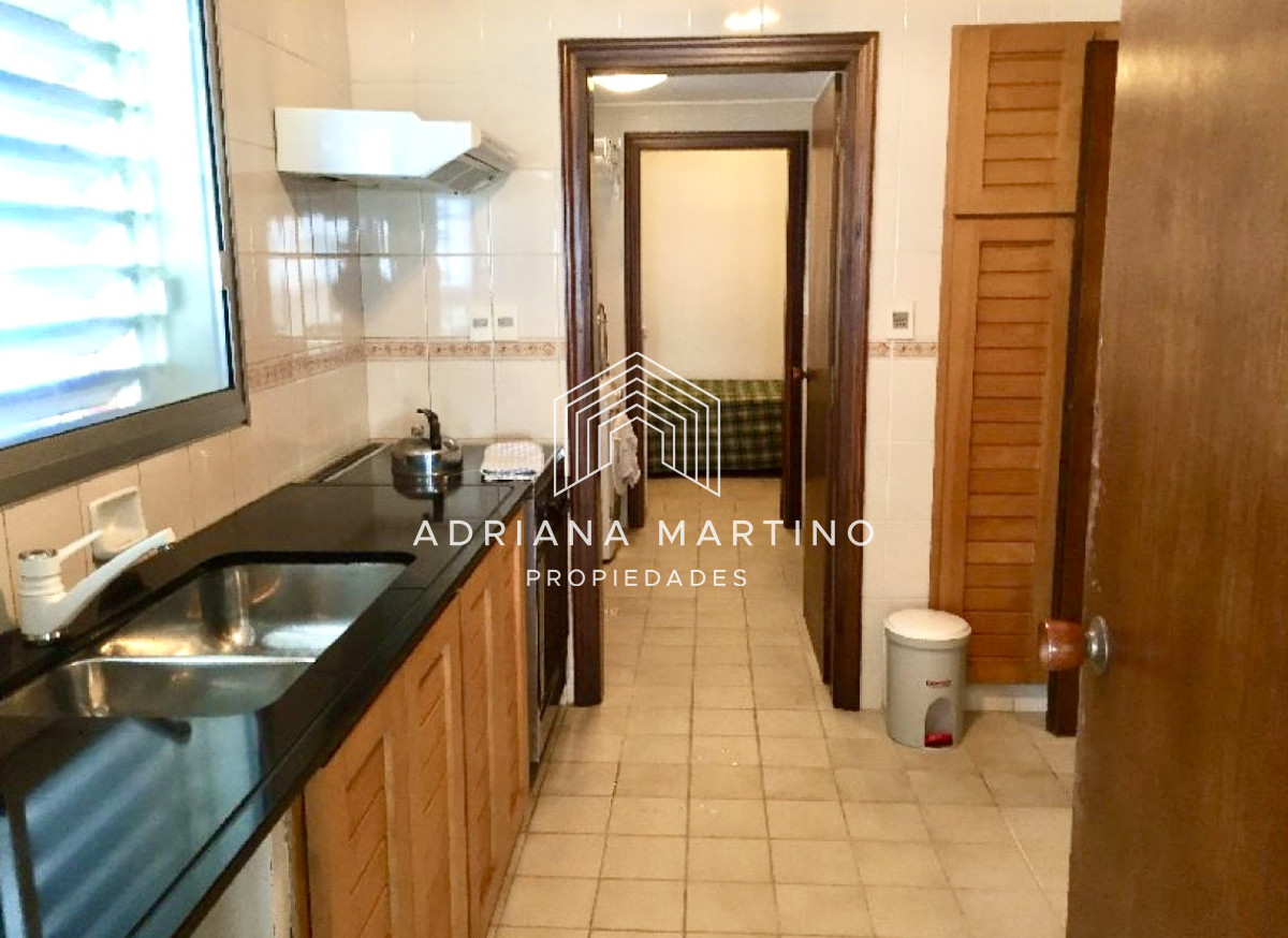 Apartamento ID.35885 - Hermoso apartamento con espectacular vista al mar, ubicado en península de Punta del Este.