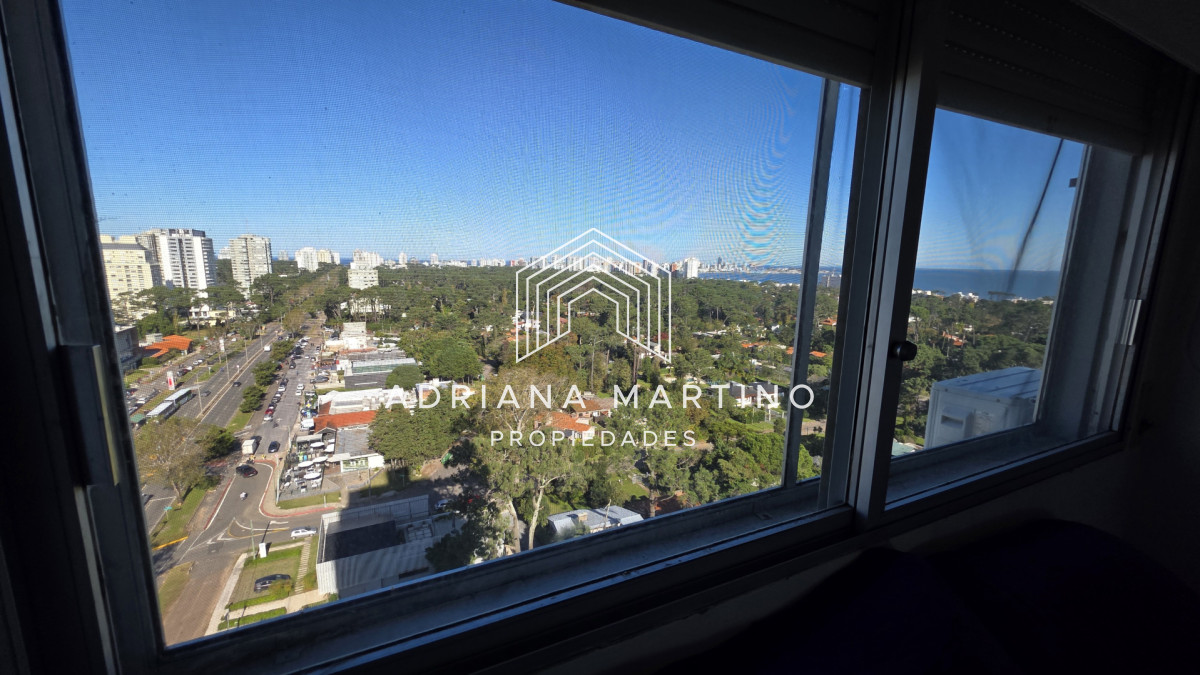 Apartamento ID.71713 - Amplio y luminoso Apto de 3 dormitorios, sobre Roosevelt