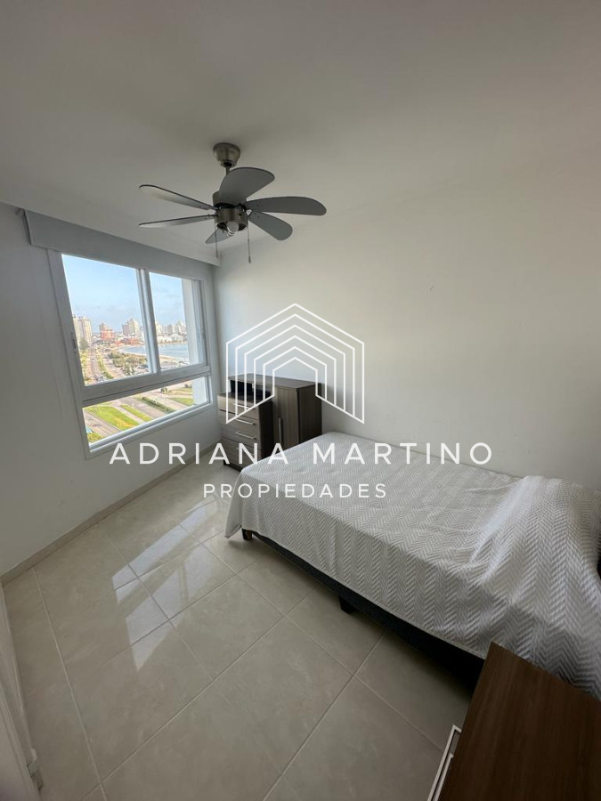 Apartamento ID.69357 - Hermoso y amplio apartamento en playa Mansa, Punta del Este!