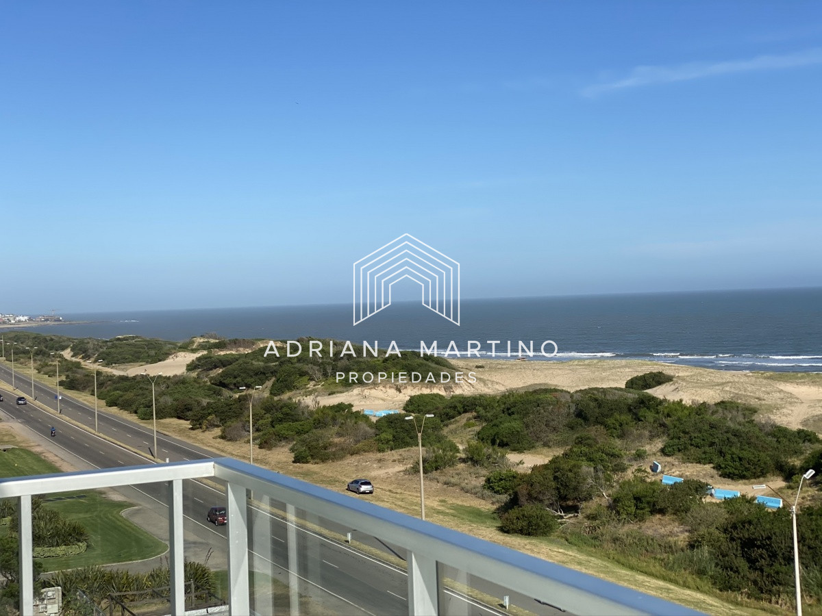 Apartamento ID.37018 - Lujoso Penthouse ubicado frente al mar en la Brava. 