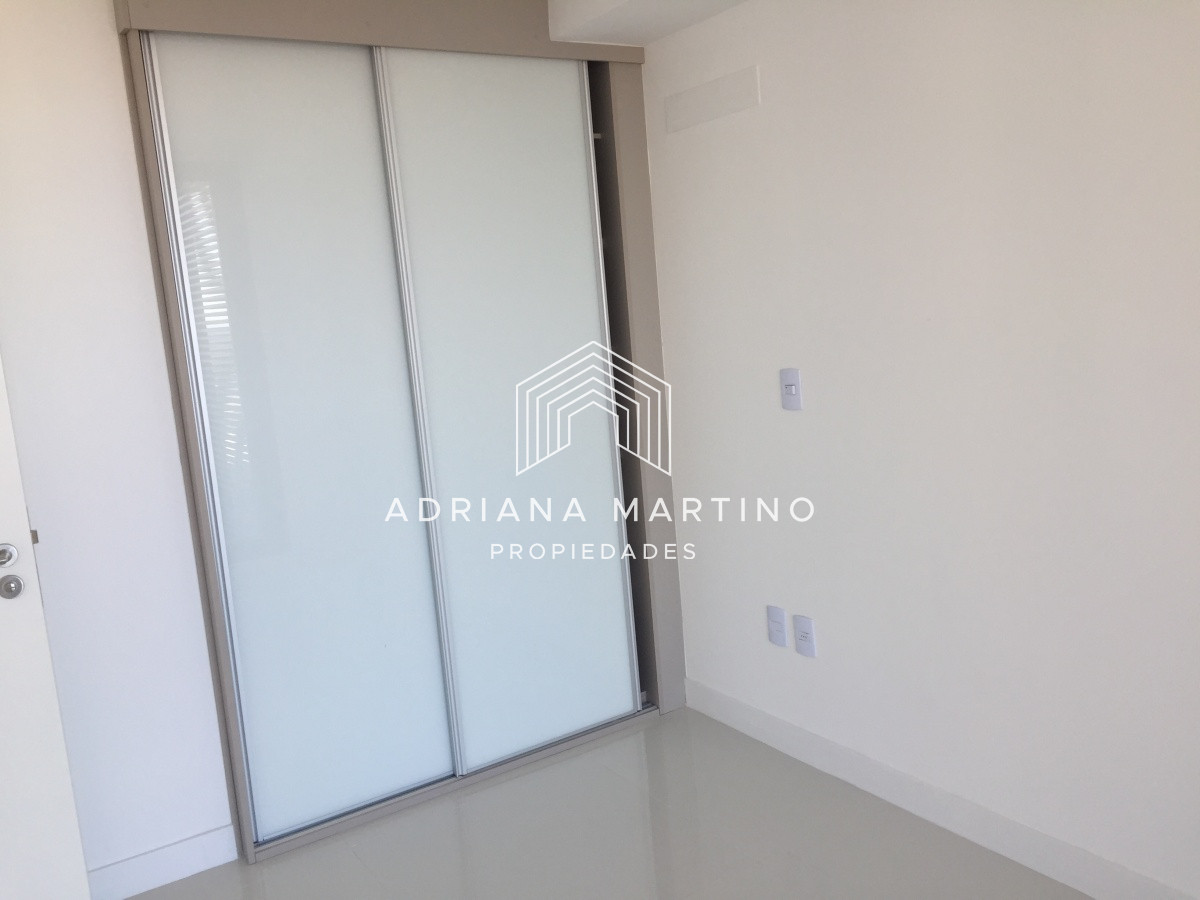 Apartamento ID.36943 - Muy lindo apartamento ubicado Av. Chiverta Punta del Este.