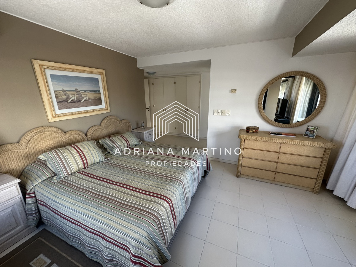 Apartamento ID.70421 - Hermosa y amplia unidad de lujo en el Puerto de Punta del Este