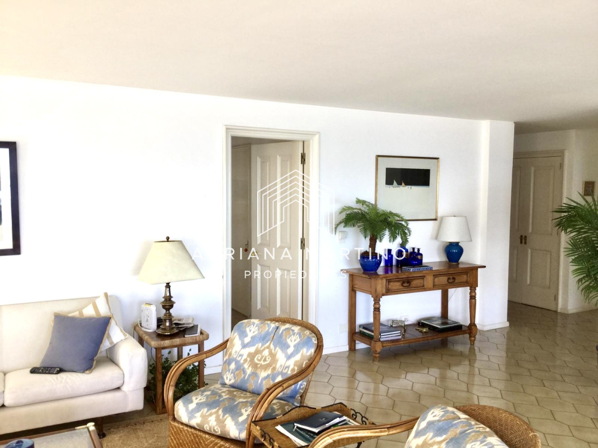 Apartamento ID.37813 - Apartamento en Venta – Primera Línea Playa Mansa, Punta del Este