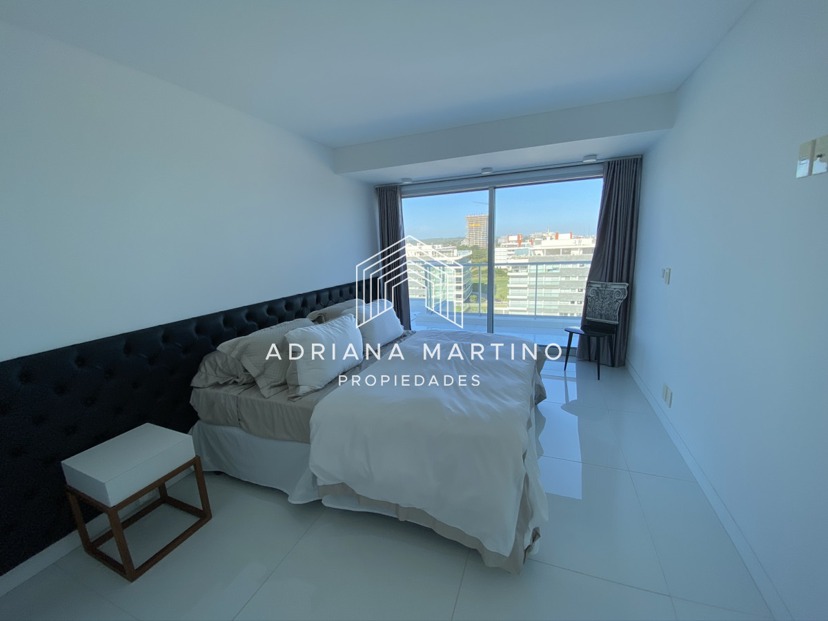 Apartamento ID.37018 - Lujoso Penthouse ubicado frente al mar en la Brava. 