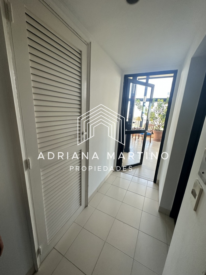 Apartamento ID.70421 - Hermosa y amplia unidad de lujo en el Puerto de Punta del Este
