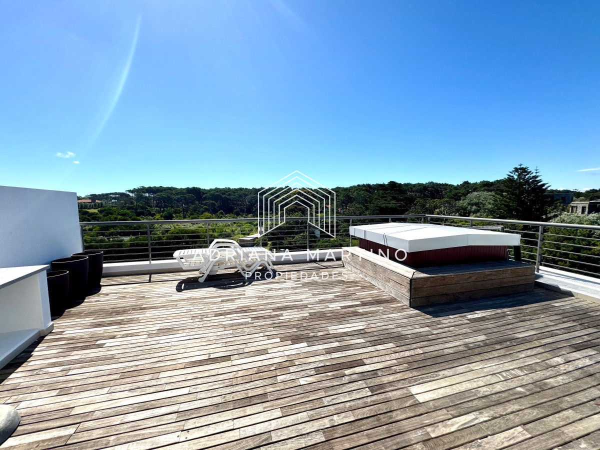 Apartamento ID.71107 - Excelente penthouse duplex en primera línea playa brava 