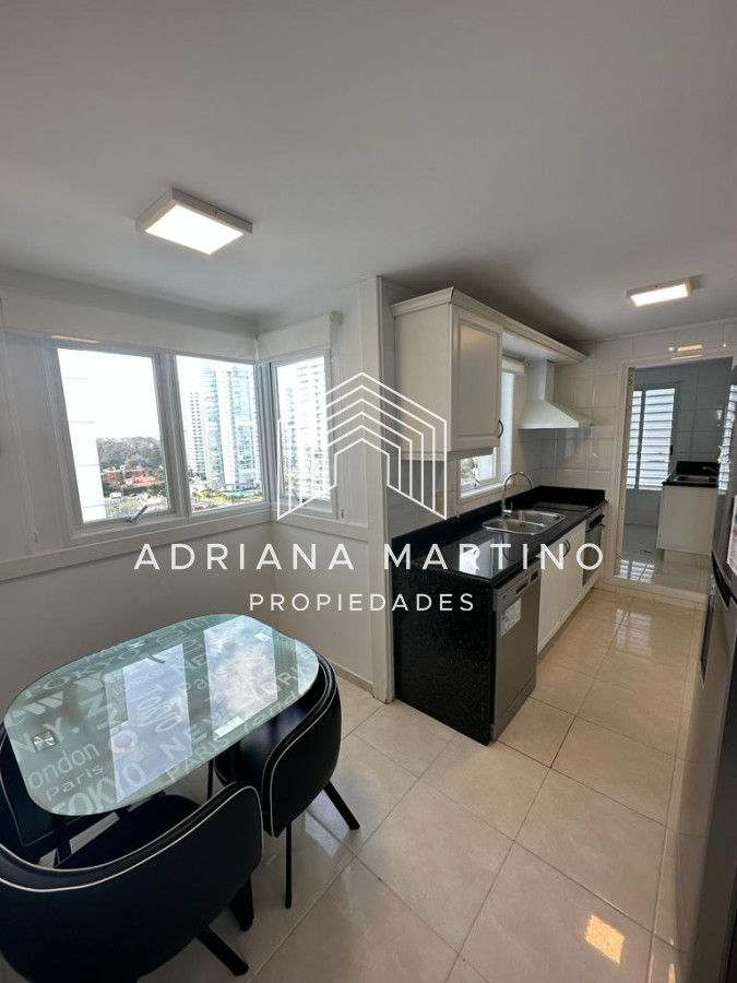 Apartamento ID.69357 - Hermoso y amplio apartamento en playa Mansa, Punta del Este!