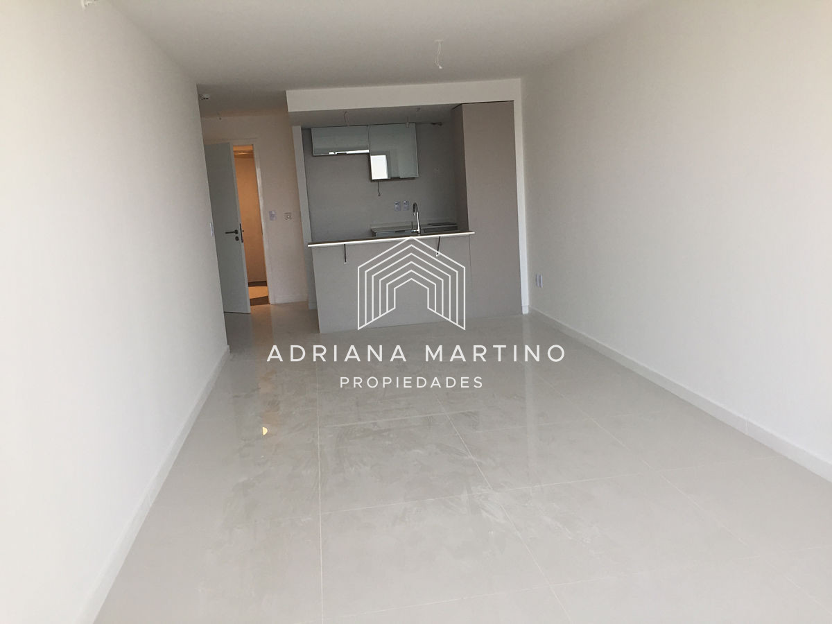 Apartamento ID.36946 - Hermoso apartamento sobre Av. Chiverta Punta del Este.