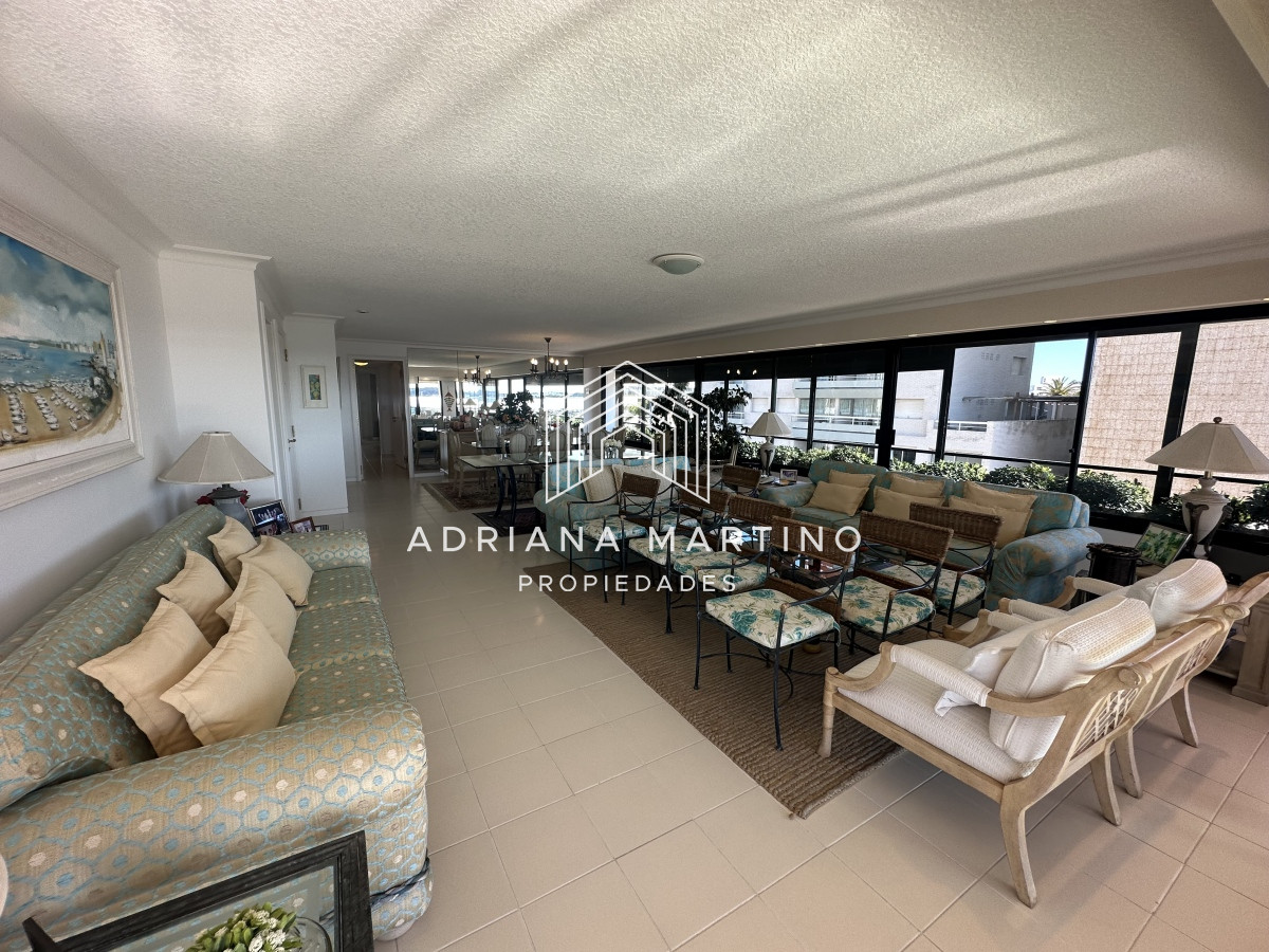 Apartamento ID.70421 - Hermosa y amplia unidad de lujo en el Puerto de Punta del Este