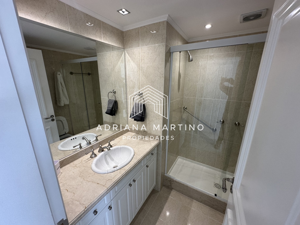 Apartamento ID.69475 - Espectacular apartamento en Mansa Punta del Este, con vista panorámica al mar. 