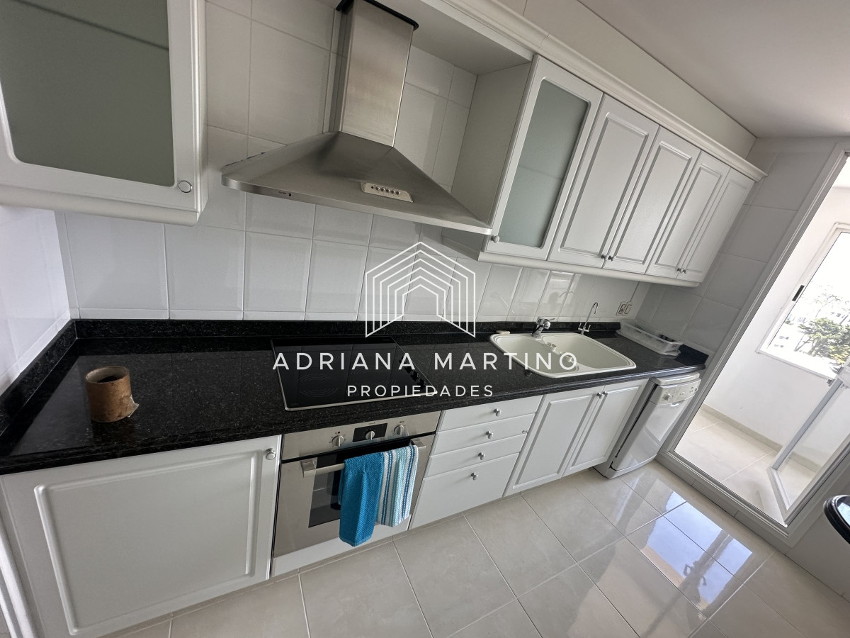Apartamento ID.69475 - Espectacular apartamento en Mansa Punta del Este, con vista panorámica al mar. 