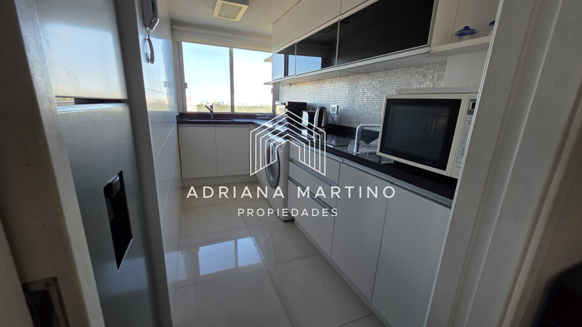 Apartamento ID.71713 - Amplio y luminoso Apto de 3 dormitorios, sobre Roosevelt