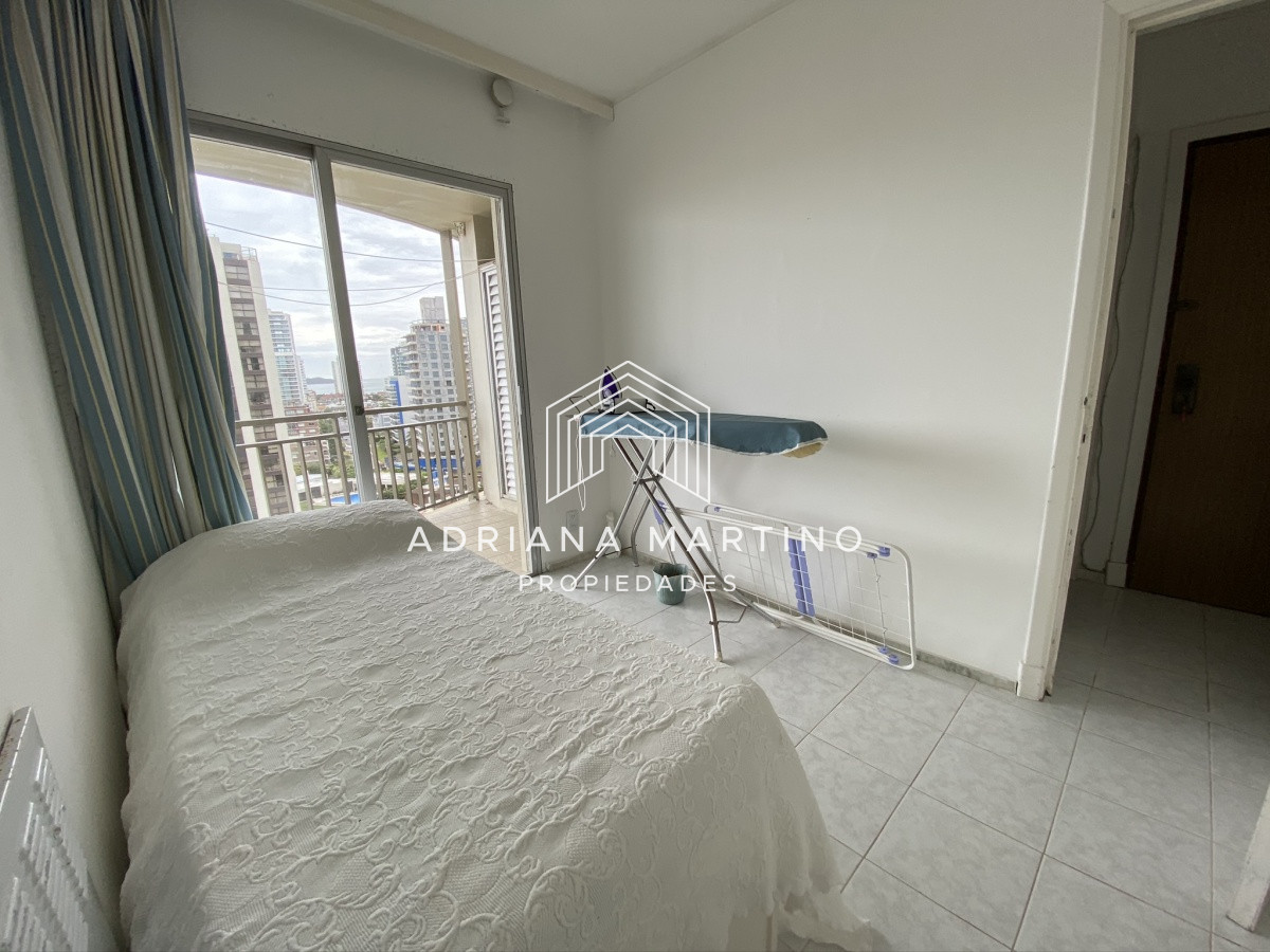 Apartamento ID.37621 - Cómoda planta en primera línea playa brava 