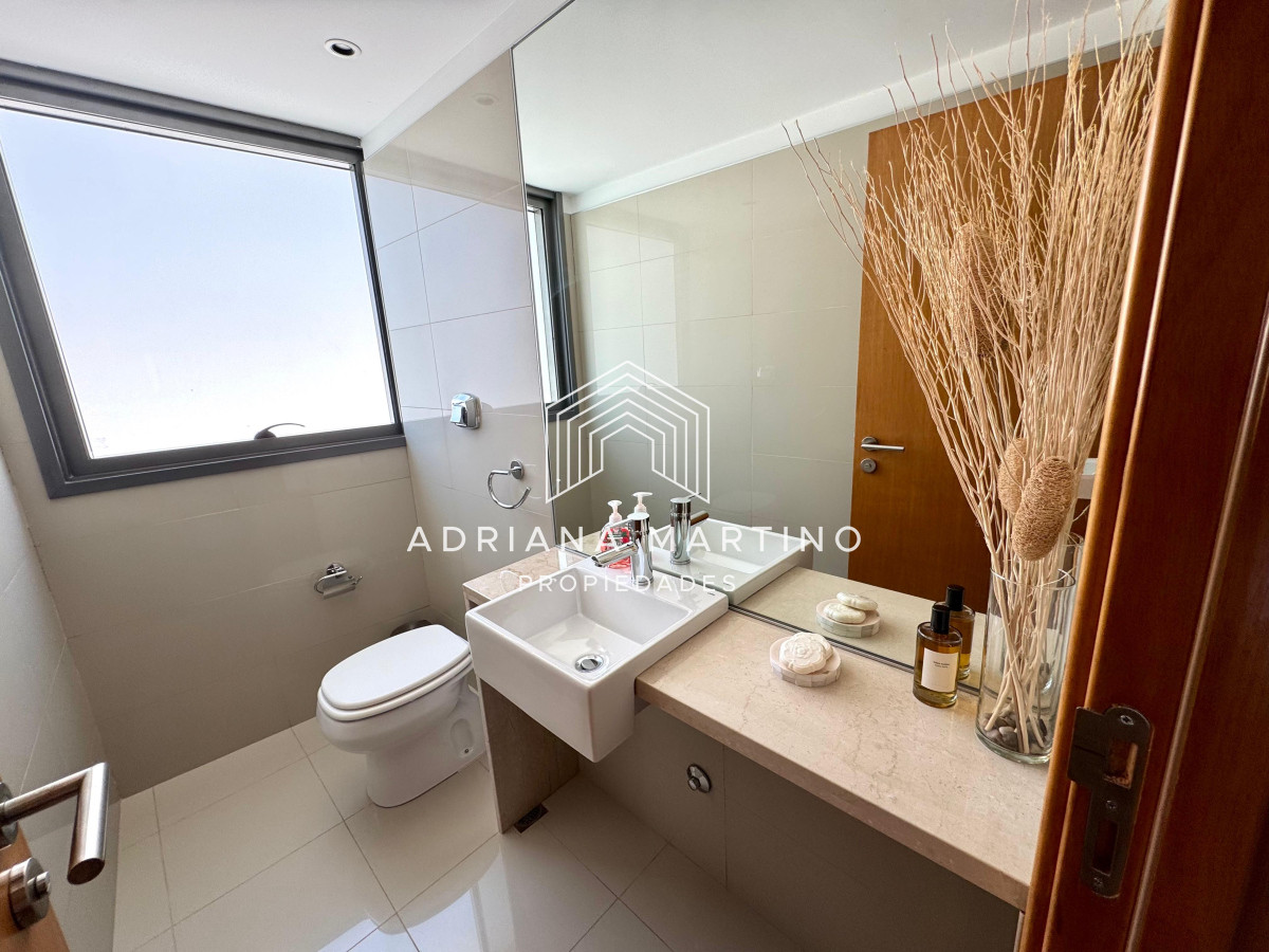 Apartamento ID.71107 - Excelente penthouse duplex en primera línea playa brava 