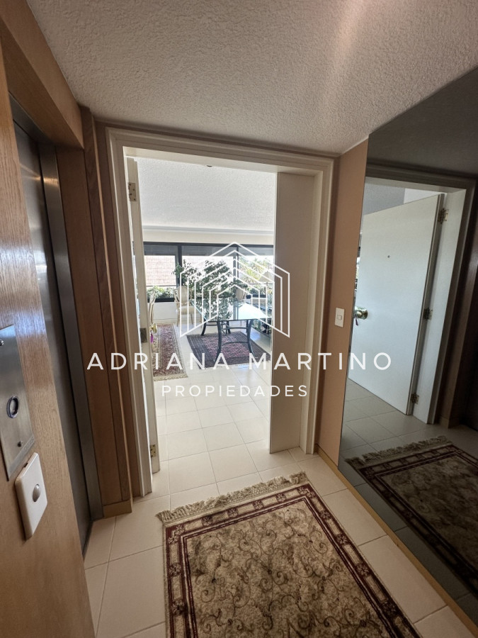Apartamento ID.70421 - Hermosa y amplia unidad de lujo en el Puerto de Punta del Este