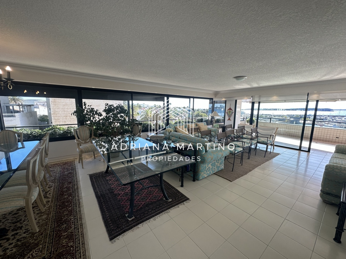 Apartamento ID.70421 - Hermosa y amplia unidad de lujo en el Puerto de Punta del Este