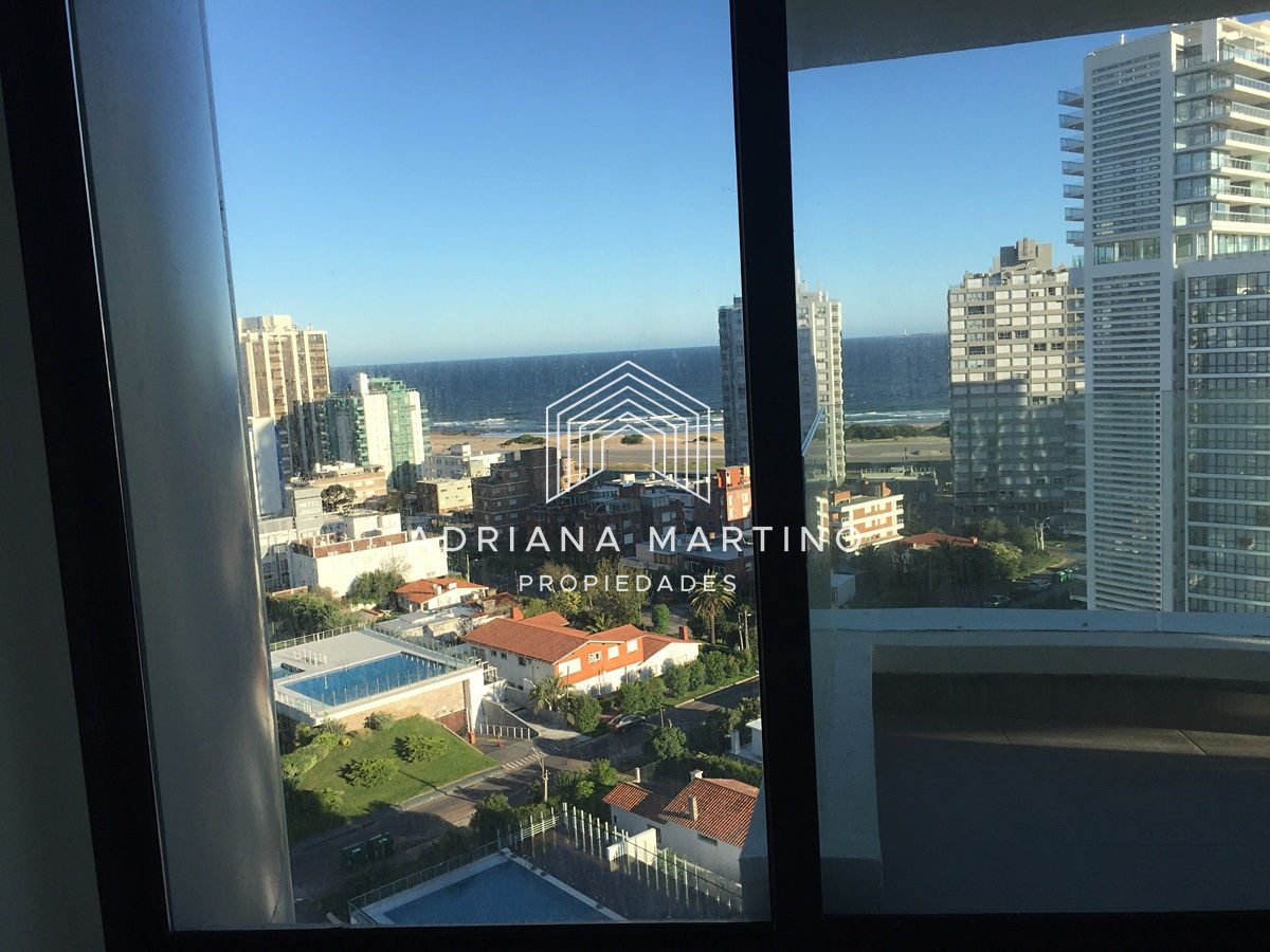 Apartamento ID.36944 - Hermoso apartamento ubicado en Av. Chiverta Punta del Este.