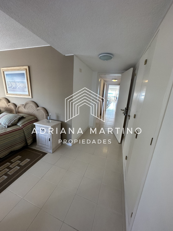 Apartamento ID.70421 - Hermosa y amplia unidad de lujo en el Puerto de Punta del Este