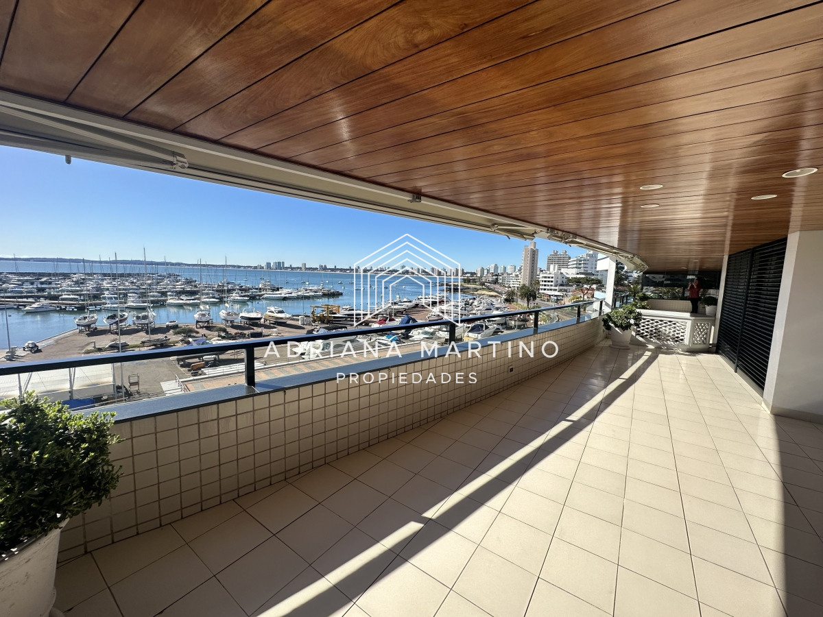 Apartamento ID.70421 - Hermosa y amplia unidad de lujo en el Puerto de Punta del Este