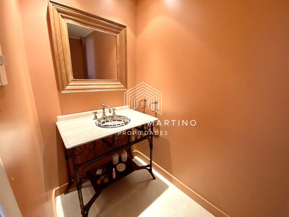 Apartamento ID.70491 - Amplio y luminoso apartamento frente al mar, excelente ubicacion!