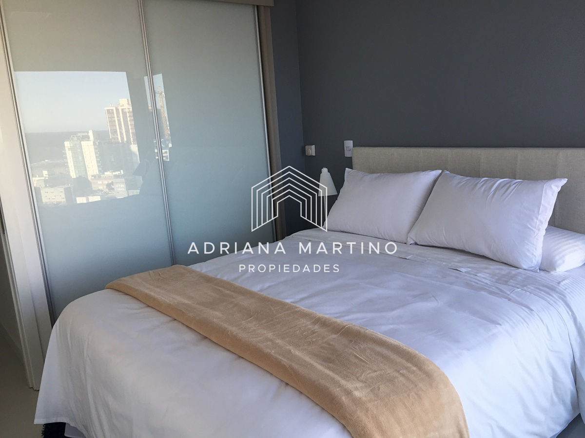 Apartamento ID.33199 - Hermoso apartamento sobre Av. Chiverta Punta del Este.