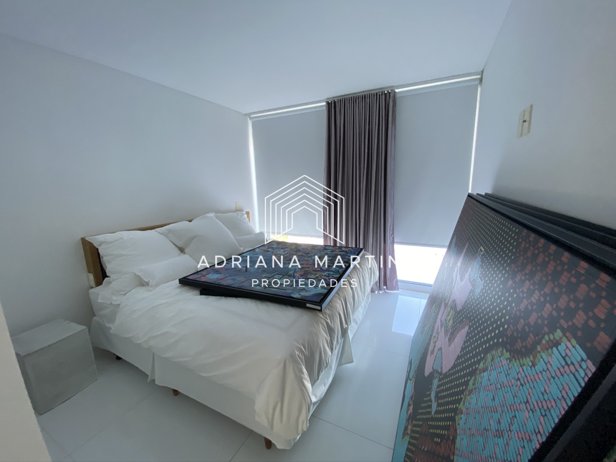 Apartamento ID.37018 - Lujoso Penthouse ubicado frente al mar en la Brava. 
