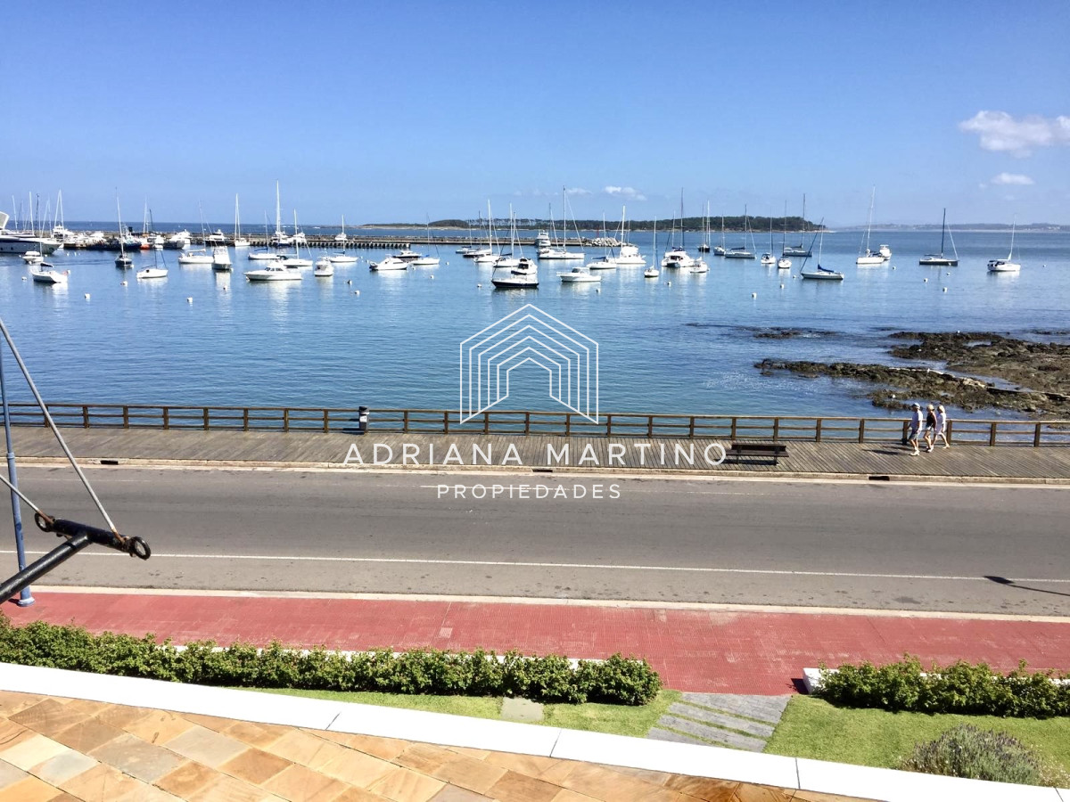 Apartamento ID.37813 - Apartamento en Venta – Primera Línea Playa Mansa, Punta del Este